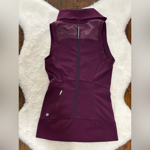 Lululemon Won’t Stop Slim Fit Vest | Size 4 | Zip Up Athletic Layer - Picture 2 of 3